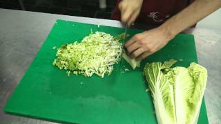 Jak pokroić kapustę pekińską  How to cut Chinese cabbage [upl. by Siaht]