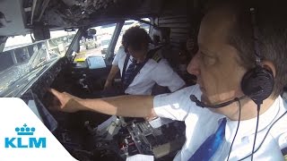 Autopilot in action  Cockpit Tales  KLM [upl. by Adnor]