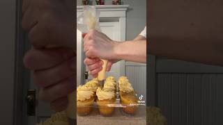 Decorating vanilla cupcakes cupcake cake vlog yummy dessert frosting homemade food [upl. by Tadeo]