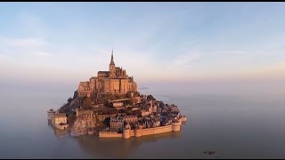 Grandes Marées  le MontSaintMichel redevient une île [upl. by Assirec]